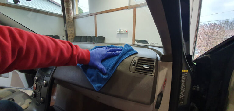 Czyszczenie tapicerki samochodowej po&nbsp;wakacjach